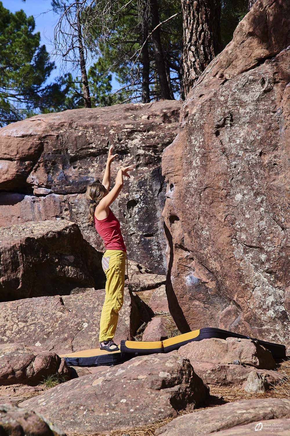 Mélanie en pleine lecture ou en plein yoga ... au choix!