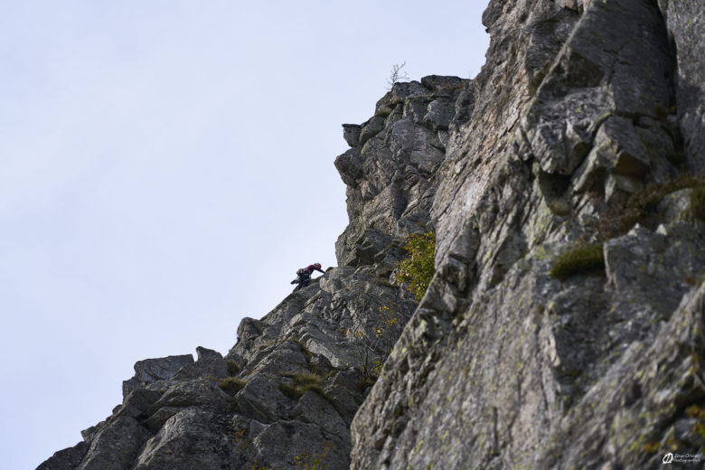 Un grimpeur dans "La normale" - 4a/4a/4a, la plus longue des voies, secteur Petit Cervin